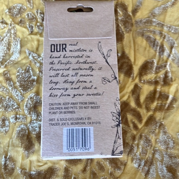 Trader Joe’s Real Misletoe - Picture 2 of 2